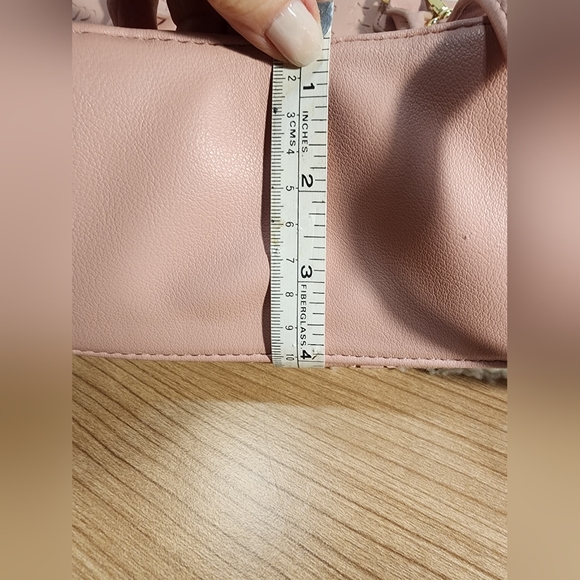 Juicy Couture Pink Taffy Daydreamer satchel. - Picture 13 of 15